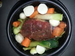 Mettre Tout Les Legumes Dans Le Fond De La Cocotte Placer La Viande Au Milieu Couvrir D Eau Avec Un Bouillon De Recettes De Cuisine Recette De Plat Pot Au Feu