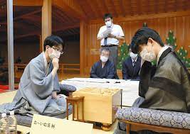 史上最年少でのタイトルホルダーとなっり、棋聖・王位の二冠を保持する 藤井聡太二冠 が平均2000超の高レートで第1位となっている。 竜王・叡王の2冠を保持する 豊島将之竜王 が第2位、王座を保持し、各棋戦で高勝率を誇る 永瀬拓矢王座 が第3位につけている。 現在の4人の. Hypclsfqditrdm