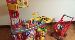 Los catálogos siempre tenían una página llena de cocinas infantiles y éste era el regalo perfecto; Supermercado De Juguete De Segunda Mano En Logrono