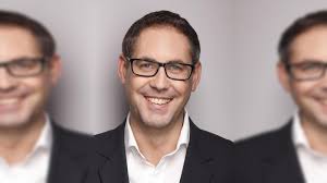 Schrodi sieht Demokratie bedroht