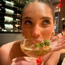 Loretta Demaio's Instagram, Twitter & Facebook