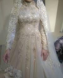Pastikan sahabat beli gamis palestine original dari hijab hayuri ya… karena banyak sekali foto produk gamis palestine hijab. 17 Jubah Nikah Ideas Muslimah Wedding Dress Muslim Wedding Dresses Muslimah Wedding