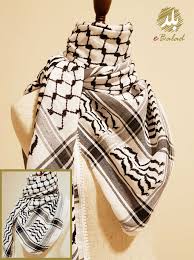 Black And White Checkered Scarf Meaning Black And White Fishnet Pattern Keffiyeh Hatta Or Shemagh Has Become A Symbol Of Palestinian Nationalism The Keffiyeh Became Popular As A Chic Fashion St