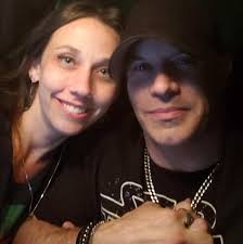 Myles Kennedy has an analogy for releasing an album that we can all relate  to! Catch his Unleaded performance and interview with Shannon Gunz again