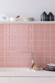 La crédence est l'élément qui protège efficacement les murs de votre cuisine tout en vous permettant de personnaliser joliment votre décoration la crédence s'installe sur le mur entre le plan de travail de la cuisine et les meubles hauts. Credence De Cuisine 24 Idees Conseils Inspirations