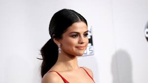 Её родители развелись в 1997 году. Selena Gomez Has A Paint Color Named After Her Album Architectural Digest