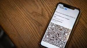 Le passeport vaccinal pourrait permettre aux personnes adéquatement protégées d'accéder à certains lieux et de pratiquer certaines activités non essentielles. Vaccination Le Code Qr Sera Teste A Un Match Des Cataractes Radio Canada Ca