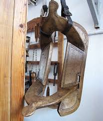 Există o colecţie de broderie foarte bogată, o colecţie de minerale vechi, oseminte de animale antice. Unde GÄseÈti MobilÄ Èi Obiecte TradiÈionale Vechi La Negustorii De MarfÄ RusticÄ Adela Parvu Interior Design Blogger