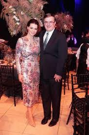 Afirmó que el accidente es una terrible. Como Pocas Veces Marcelo Ebrard Aparece Con Su Esposa Rosalinda Bueso Clase