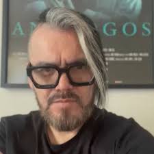 Este SÁBADO 2 DE NOVIEMBRE, nos sumergiremos en el universo de terror de  Jorge Olguin, que nos trae su nueva película ANÁLOGOS en calidad de estreno  en el Perú. Jorge presentará su película acompañado ...