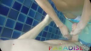 Handjob im schwimmbad