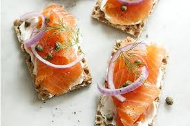 how to eat smoked salmon