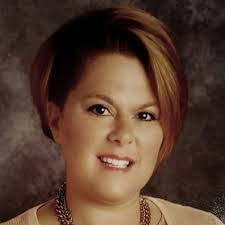 Lisa Edinger's Instagram, Twitter & Facebook