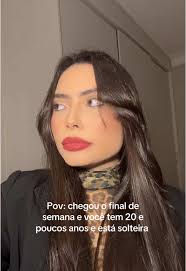 Livia Flores (@liviaflores.1)