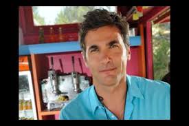 Sa venue n'est pas anodine : Le Grand Saut S11e1 Camping Paradis Tele Loisirs