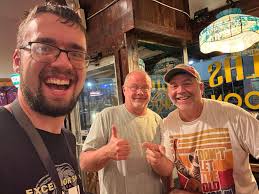 Any girls want to go out to the bar tonight ???