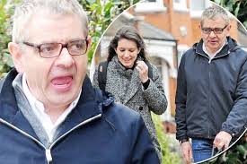 She gave birth to atkinson's third child in december 2017. Rowan Atkinson 62 Enjoys Romantic Walk With Girlfriend Louise Ford 33 But Can T Resist Pulling Funny Faces Mirror Online