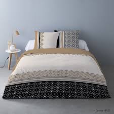 Dormez confortablement grâce à nos housses de couette et douillettes tendance pour la chambre des maîtres, la chambre d'invités et la chambre d'enfants. Parure De Lit Coton L 240 X L 220 Cm Caspar Beige Leroy Merlin