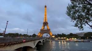 Es una ciudad llena de historia, y existen muchísimos sitios llenos de belleza que son. Paris Francia Torre Eiffel Paris Francia Torreeiffel Youtube