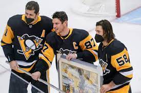 Penguin with hockey stick is one of the clipart about ice hockey stick clipart,penguin clip art,hockey clipart. Sidney Crosby Plays 1 000th Game As Penguins Top Islanders 3 2 The Morning Call