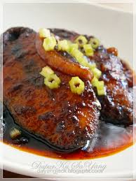 Setelah itu masukan ikan tenggiri, masak sampai ikan berubah warna dan matang. Dapurku Sayang Tenggiri Masak Kicap