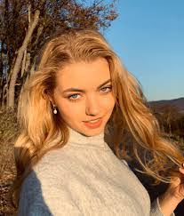 Miranda Beaver's Instagram, Twitter & Facebook