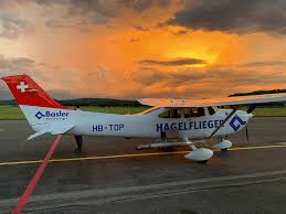Information and translations of hagelflieger in the most comprehensive dictionary definitions resource on the web. Baloise Hagelflieger Positive Tendenz In Der Hagelsaison 2020 Cockpit