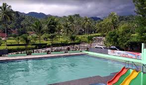 Waterboom haurgeulis indramayu ini cocok untuk hiburan untuk anak anak, karna harganya juga tergolong relatif murah dan di dalamnya juga seru loh. 5 Waterpark Dan Kolam Renang Di Ciamis Yang Layak Dikunjungi