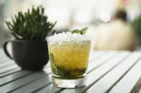 As with everything here at drink spirits, it ultimately comes down to what's in the glass Crown Royal Apple Drinks Lovetoknow