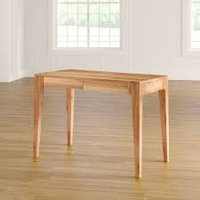 Dieser schreibtisch mit 2 schubladen begeistert durch seine klaren linien und ein schlichtes design, wie im skandinavischen stil üblich. Three Posts Schreibtisch Bridgeforth Bewertungen Wayfair De