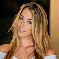 Anna Crozier's Instagram, Twitter & Facebook