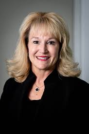 Lori Warren's Instagram, Twitter & Facebook