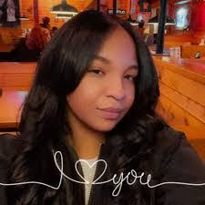 Lee Shay's Instagram, Twitter & Facebook