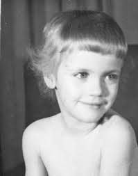 Hi all! I just wanted to introduce myself and share a photo I took . I am  78 years old , retired , I love Kareoke. Playimg cards and love family .