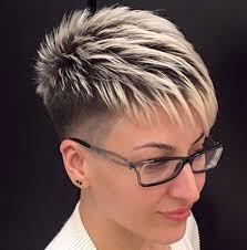 Frech Und Hip Trage Die Haare Streichholzlang Diese 10 Frisuren Zeigen Wie Sc In 2020 Frisuren Haarschnitt Kurz Kurzhaarschnitte