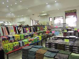 Kami menjual produk kebangaan malaysia iaitu kain batik sutera terengganu dan kelantan seperti sutera jacquard, sutera digital, dan sutera crepe terkini secara online dengan corak dan fesyen yg terkini, dan moden pada harga yang hampir sama dengan harga di pasar payang atau kedai di pasar siti khadijah atau pasar buluh kubu. Weaving Batik Picture Of Noor Arfa Craft Complex Kuala Terengganu Tripadvisor