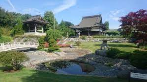 Tausende düsseldorfer waren in den garten gekommen, als der damalige japanische botschafter in der bundesrepublik akira sono den garten offiziell an den damaligen oberbürgermeister klaus bungert übergab. Japanologie Studieren Fast Wie In Tokio Archiv