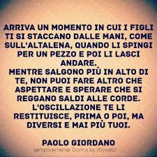 Arriva Un Momento In Cui I Figli Ti Si Staccano Dalle Mani Come Sull Altalena Quando Li Spingi Per Citazioni Sagge Citazioni Figlio Mamma Citazioni Preferite