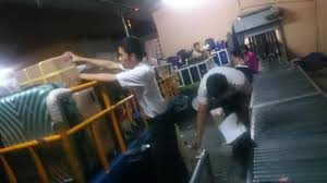 Scopri ricette, idee per la casa, consigli di stile e altre idee da provare. Sekuriti Kokapura Bandara A Yani Belum Pernah Jumpai Porter Mencuri Barang Bagasi Tribun Jateng