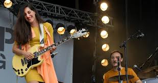 Die tegenstelling was de inspiratie voor bitterzoet. Eefje De Visser En Radiohead Schrijven Geschiedenis Samen Op Een Show Ad Nl