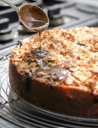 Spiced Plum Cake With Toffee Glaze Recette Gateau Aux Prunes Gateaux Alimentaires Dessert