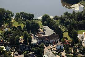 Dienstleistungen wie küche, kiosk und friseur im haus. Pflegeheim Haus Am See In Lutjensee Auf Wohnen Im Alter De