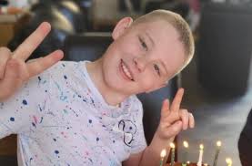 Puștiul de 11 ani, cu autism, care i-a întrecut pe Albert Einstein și  Stephen Hawking