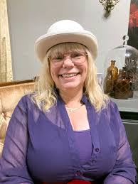 Laura Crago's Instagram, Twitter & Facebook