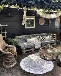 Ich Habe Ein Paar Anderungen Im Hinterhof Und Es Gefallt Mir Das Palettenbett Ich Habe Ein Paar Anderungen Im Hin Backyard Small Balcony Decor Backyard Decor