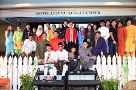 She also led the 2017 feature film tombiruo: Tv9 Galaksi Media