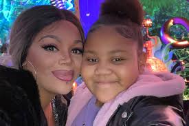 Mum with no rules lets 8-year-old make her own decisions