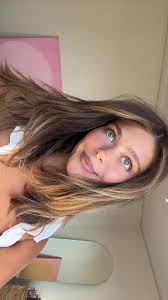 Eloise Mummé 🦢 (@eloisemumme)’s videos with Bloom