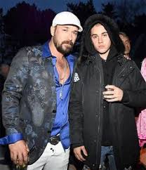 9 Best Justin Bieber S Dad Ideas Justin Bieber S Dad Justin Bieber Justin Yes, infact justin bieber has a tatto too!