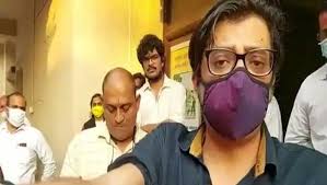 It's like he heard all of the above reactions loud and clear and saw it through a lens, had engaged an image consultant. Arnab Goswami S Wife Alleges Malicious Attempt By Scba President Shoots Off Letter To Sc Zee Business